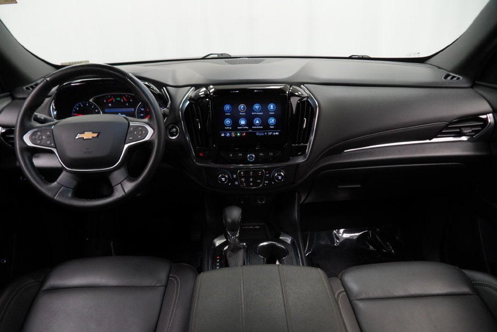 Used 2023 Chevrolet Traverse LT FWD image 3