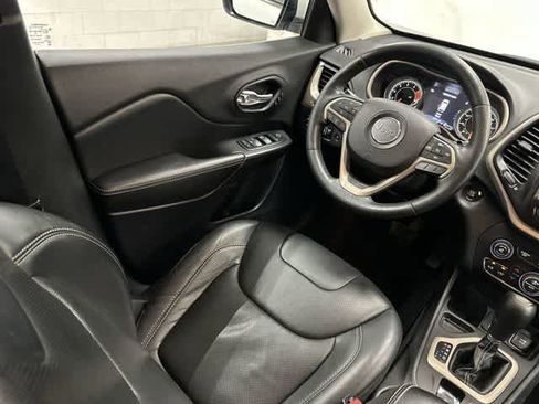Used 2016 Jeep Cherokee Limited w/ Luxury Group FWD image 12