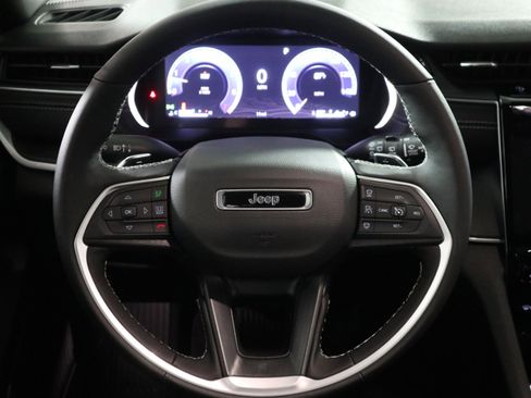 New 2025 Jeep Grand Cherokee L Altitude image 18