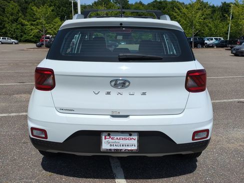 Used 2025 Hyundai Venue SEL FWD image 5