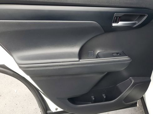 Used 2021 Toyota Highlander XSE image 17