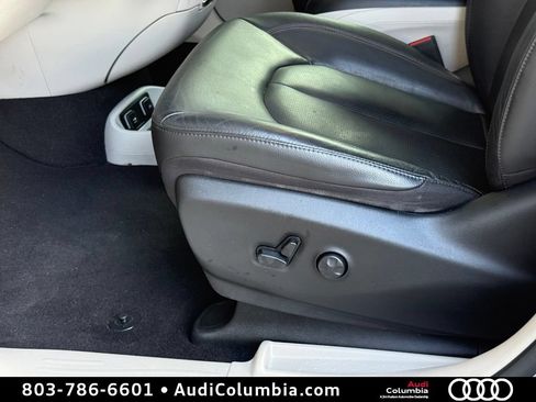 Used 2020 Chrysler Pacifica Touring-L Plus w/ Advanced Safetytec Group FWD image 21