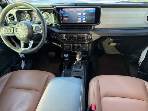 Used 2024 Jeep Wrangler Sahara image 4