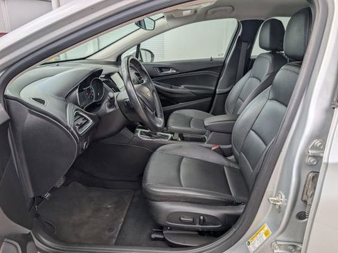 Used 2018 Chevrolet Cruze Premier FWD image 10