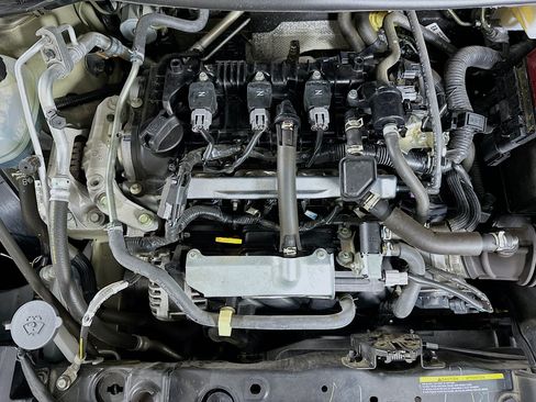 Used 2025 Nissan Versa SV FWD image 30