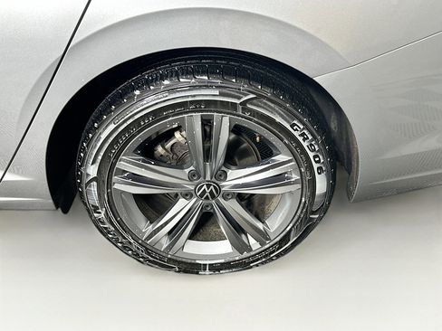 Used 2024 Volkswagen Jetta SE image 11