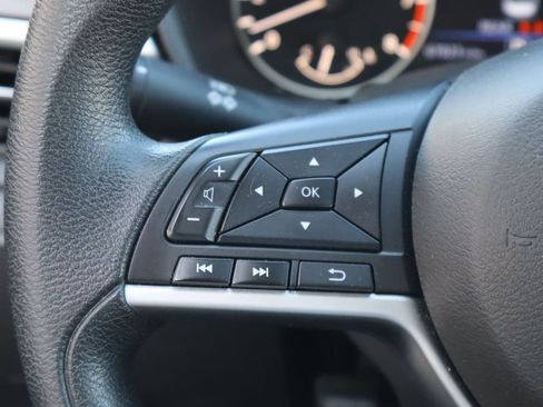 Used 2024 Nissan Altima 2.5 SV FWD image 12