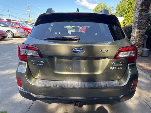 Used 2017 Subaru Outback 2.5i Limited AWD/4WD image 4