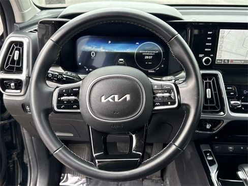 Used 2023 Kia Sorento SX image 19
