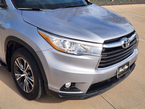 Used 2016 Toyota Highlander XLE image 7