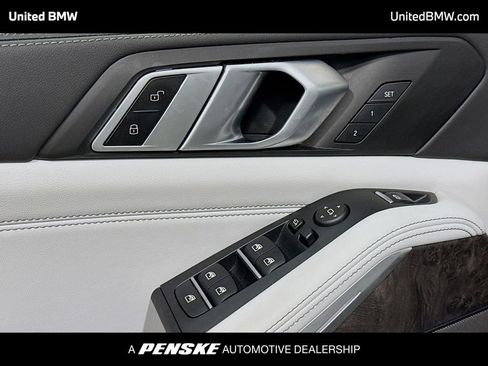 Used 2024 BMW X5 xDrive40i w/ M Sport Package image 3