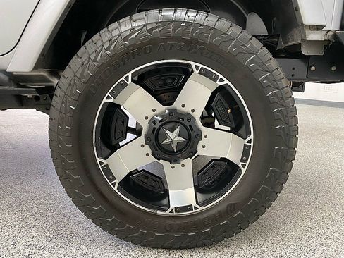 Used 2013 Jeep Wrangler Unlimited Sahara w/ Connectivity Group AWD/4WD image 23