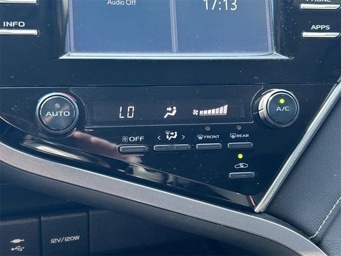 Used 2018 Toyota Camry SE image 25