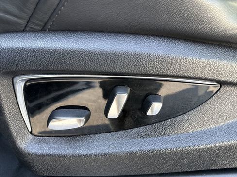 Used 2016 Cadillac Escalade Luxury image 12