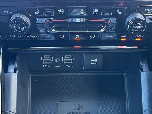 New 2025 Jeep Grand Cherokee Overland w/ Luxury Tech Group IV image 19