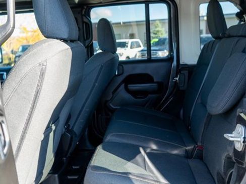 Used 2024 Jeep Wrangler Unlimited w/ Convenience Group image 11