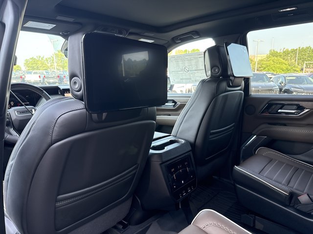 New 2026 GMC Yukon Denali Ultimate w/ LPO, Hit The Road Package AWD/4WD image 8