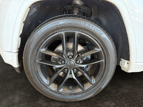 Used 2014 Jeep Grand Cherokee Overland w/ Advanced Technology Group AWD/4WD image 36