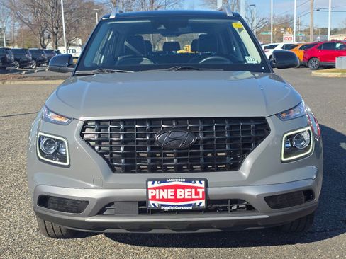 Used 2022 Hyundai Venue Limited image 10