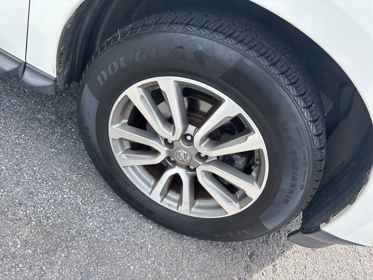 Used 2013 Nissan Pathfinder SV AWD/4WD image 9