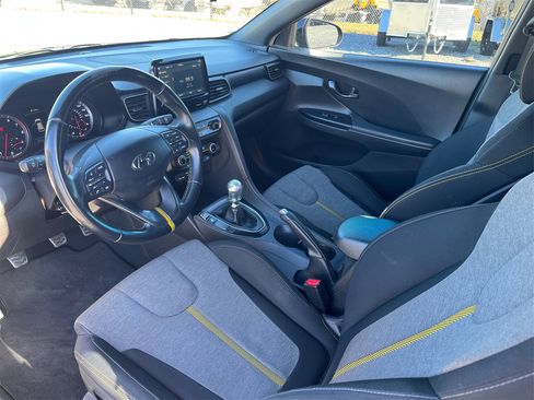 Used 2019 Hyundai Veloster Turbo R-Spec image 9