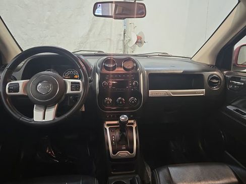 Used 2016 Jeep Compass Latitude image 12