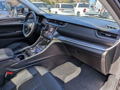 Used 2023 Jeep Grand Cherokee Limited w/ Black Appearance Package image 28