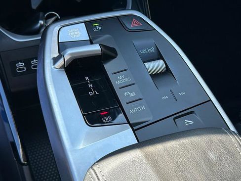 Certified 2025 BMW X2 xDrive28i w/ Premium Package image 25