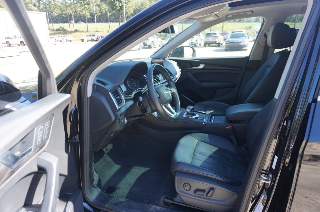 Used 2020 Audi Q5 2.0T Premium w/ Convenience Package AWD/4WD image 2