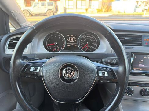 Used 2015 Volkswagen Golf S image 16