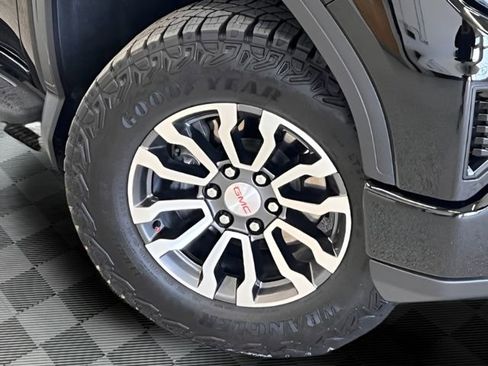 Used 2023 GMC Sierra 1500 AT4 w/ Technology Package AWD/4WD image 36