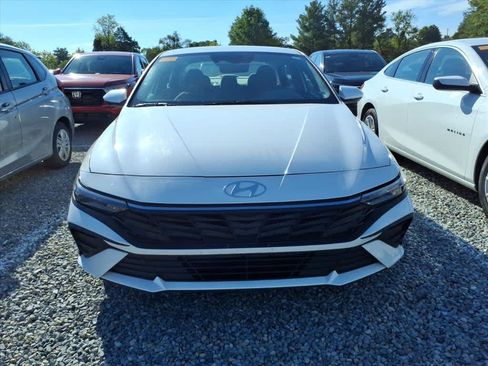 Used 2024 Hyundai Elantra SEL FWD image 7