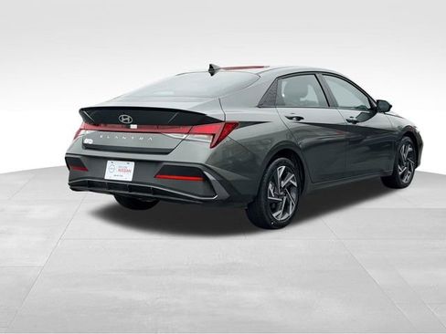 Used 2025 Hyundai Elantra Sport image 3
