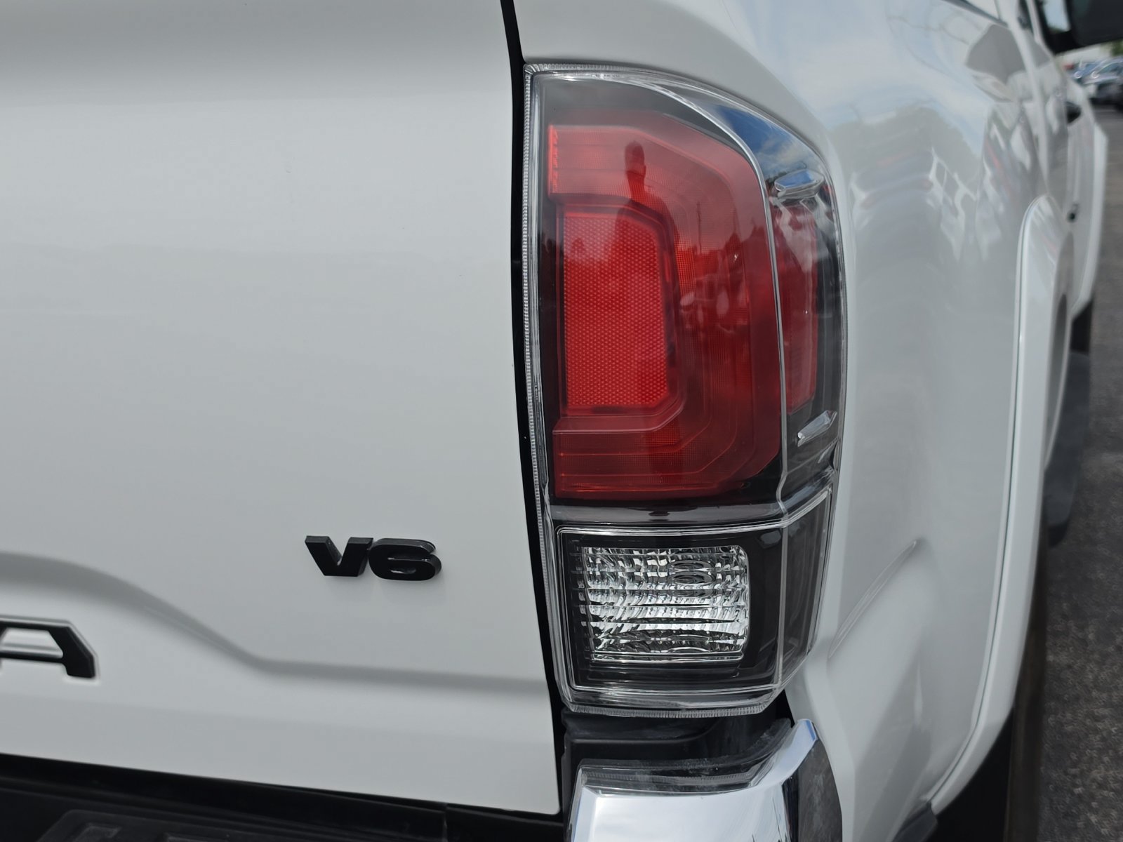Used 2022 Toyota Tacoma SR5 RWD image 8