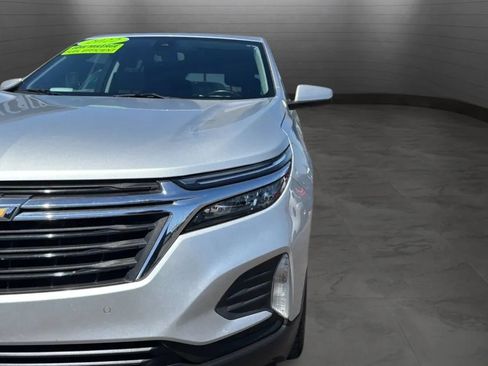 Used 2022 Chevrolet Equinox LT FWD image 2