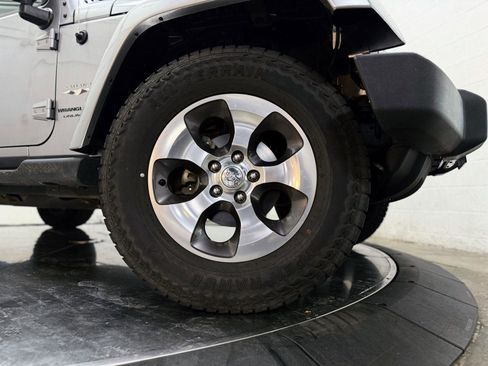 Used 2018 Jeep Wrangler Unlimited Sahara image 10