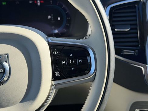 Used 2024 Volvo XC90 B5 Plus image 10