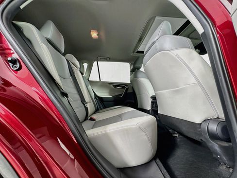 Used 2020 Toyota RAV4 XLE Premium AWD/4WD image 28