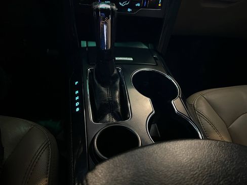 Used 2016 Ford Explorer XLT w/ Equipment Group 202A image 25