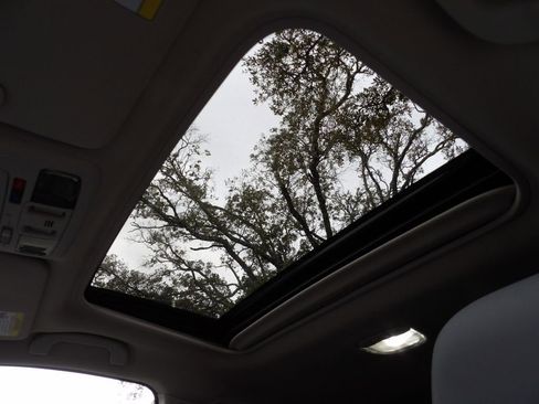 Used 2018 Subaru Outback 2.5i Limited image 15