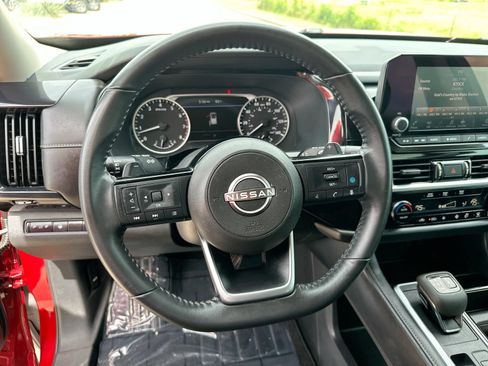 Used 2022 Nissan Pathfinder SV FWD image 14