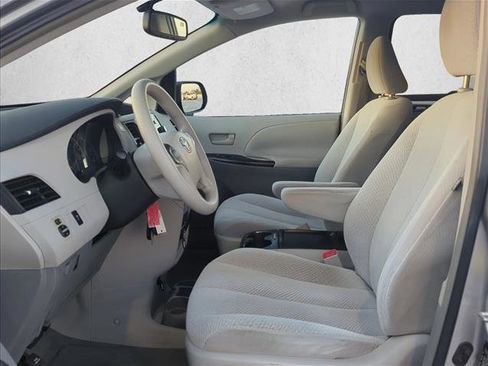 Used 2011 Toyota Sienna LE image 12