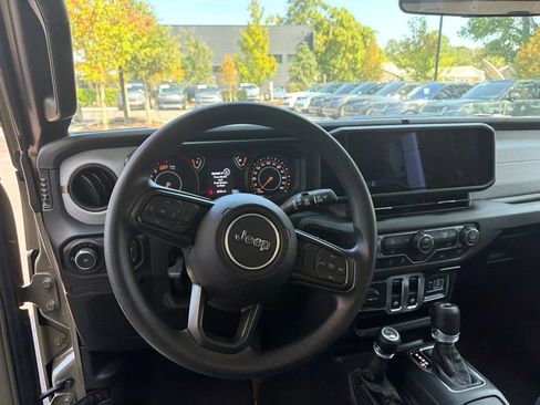 Used 2025 Jeep Wrangler Sport AWD/4WD image 6