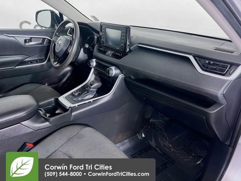 Used 2021 Toyota RAV4 XLE image 29