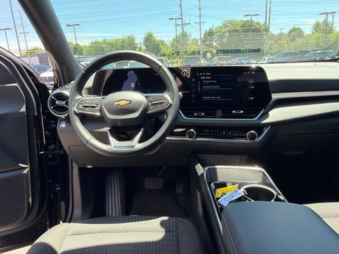 Used 2025 Chevrolet Equinox LT AWD/4WD image 16
