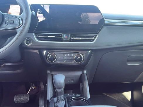 Used 2025 Chevrolet TrailBlazer LT AWD/4WD image 21