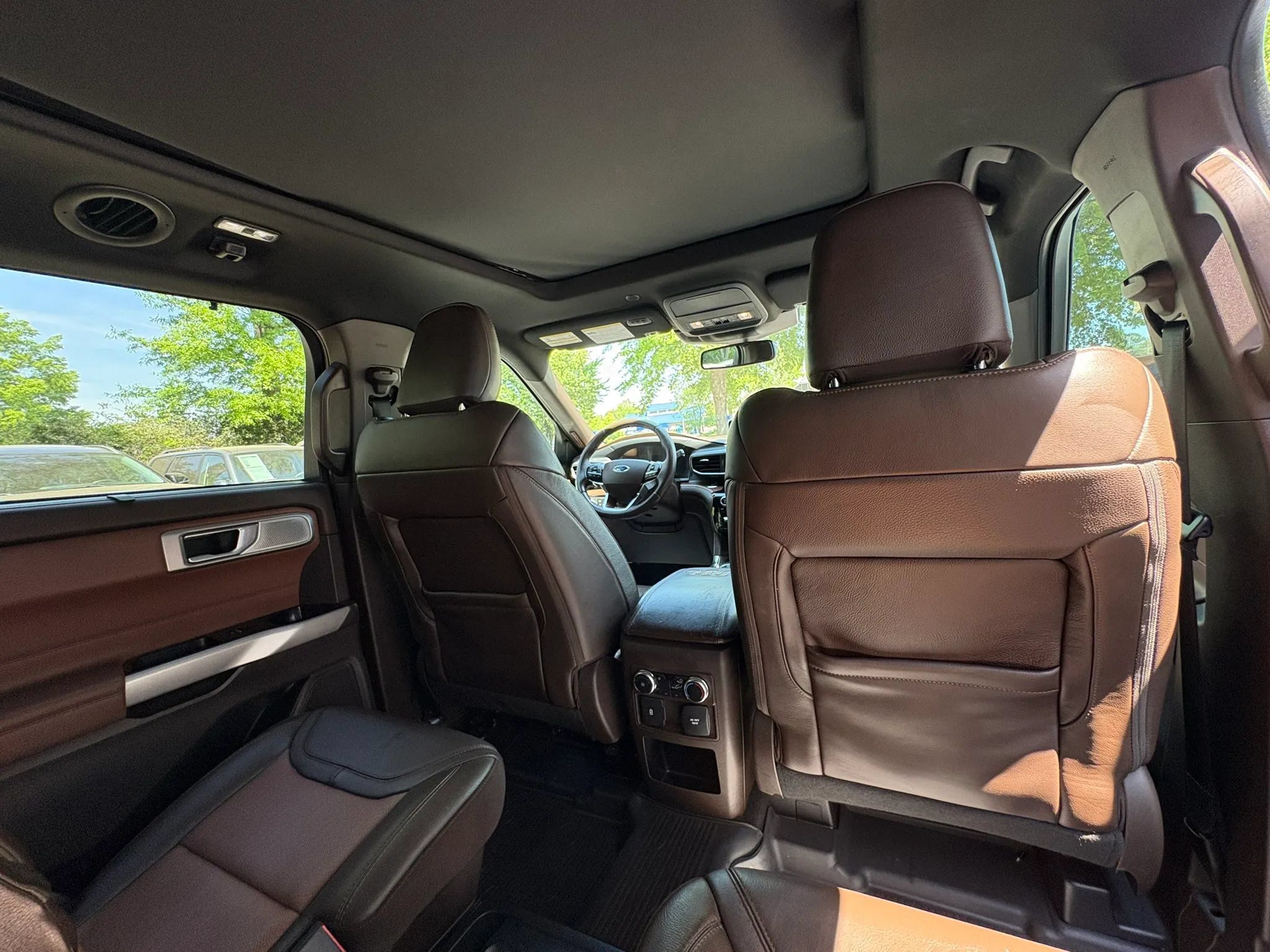 Used 2021 Ford Explorer King Ranch w/ Premium Technology Package AWD/4WD image 17