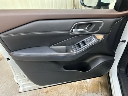 Certified 2021 Nissan Rogue SV w/ Premium Package image 27