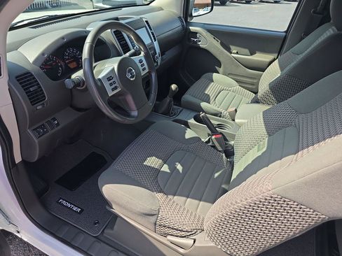 Used 2019 Nissan Frontier SV RWD image 4
