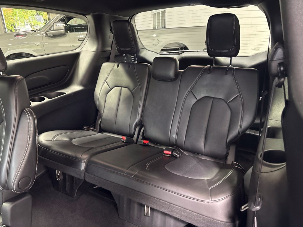 Used 2025 Chrysler Pacifica Select FWD image 45